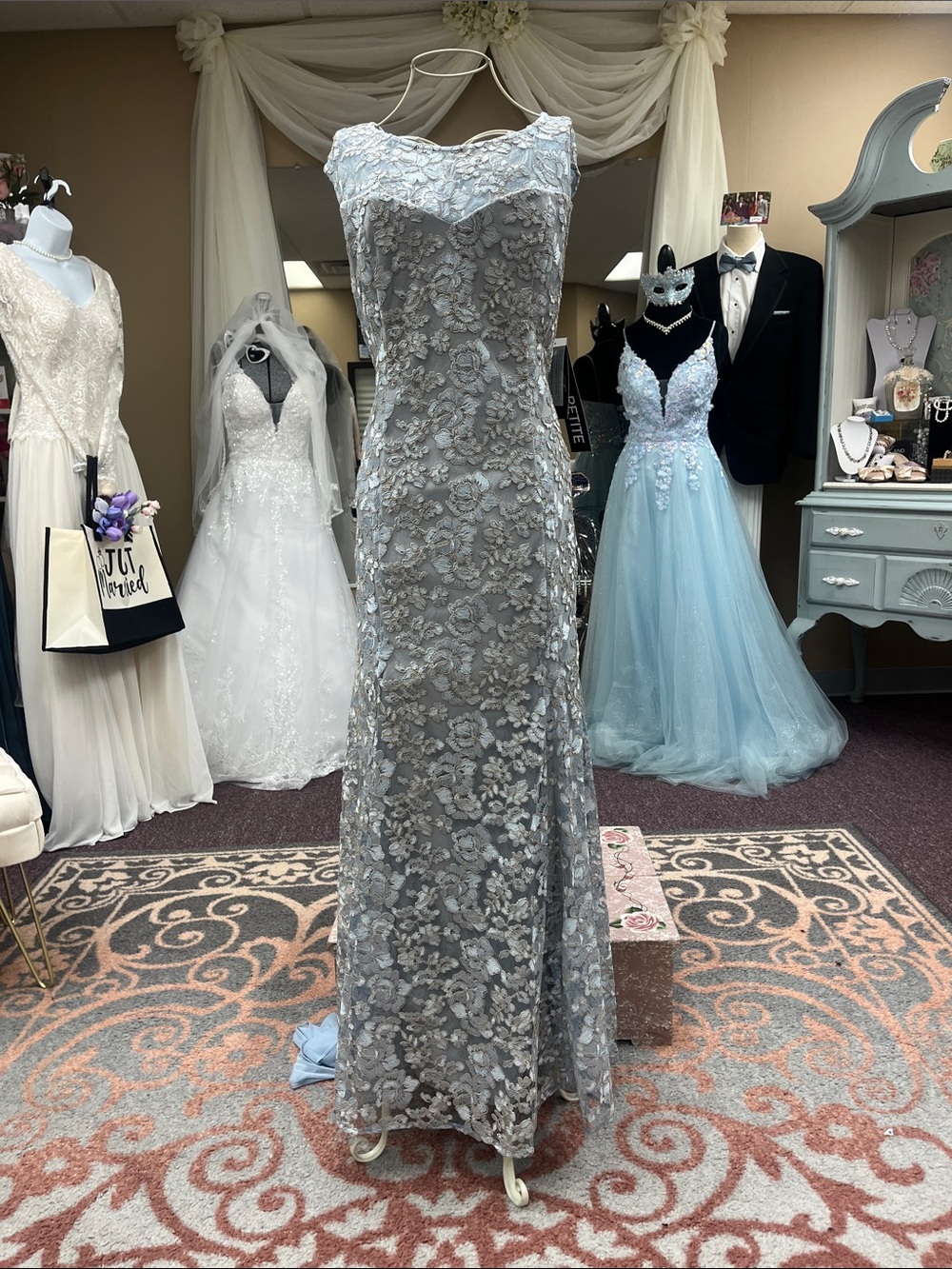 Alex Evenings light blue Lace formal Gown w/ matching chiffon shawl